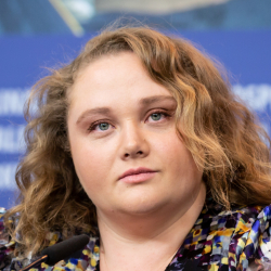 danielle macdonald