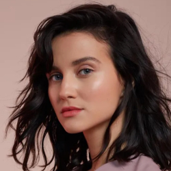 JULIA GOLDANI TELLES