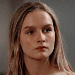 OLIVIA DEJONGE
