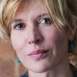 JULIA DAVIS