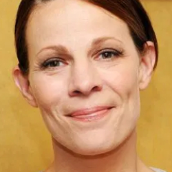LILI TAYLOR