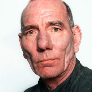 Pete Postlethwaite