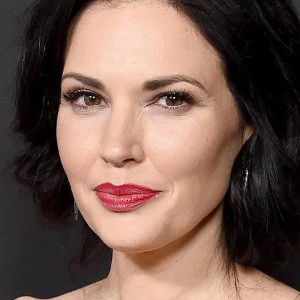 Laura Mennell